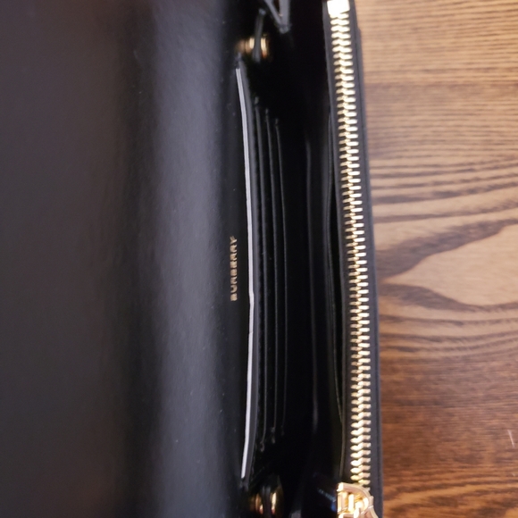 ⭐SALE⭐Burberry Camille Leather Chain Wallet- Black - Picture 5 of 5
